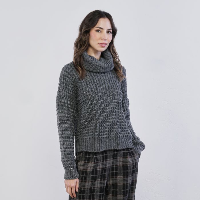 Maglione grigio lavorato da donna modello dolcevita