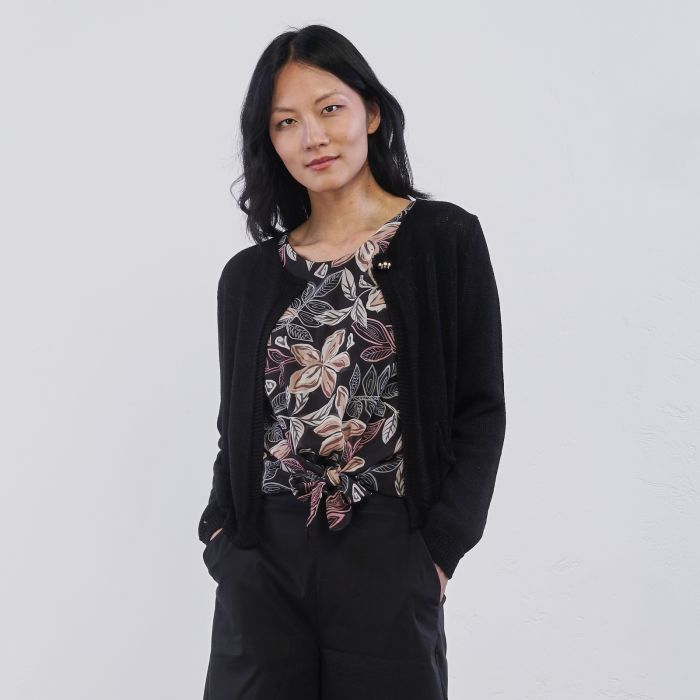 Cardigan nero Alesya da donna con bottone gioiello