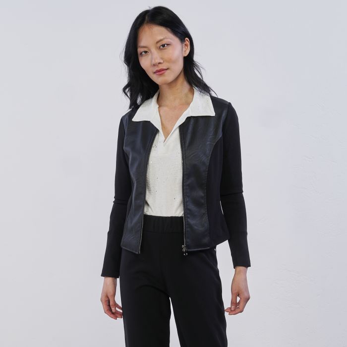 Giacca nera Alesya in ecopelle con inserti in tessuto