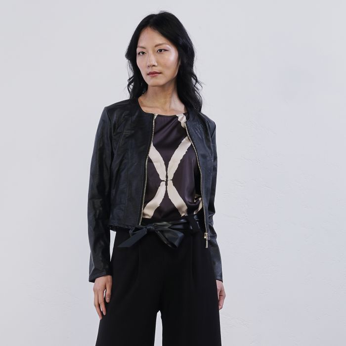 Giacca nera Lokita in ecopelle da donna con zip