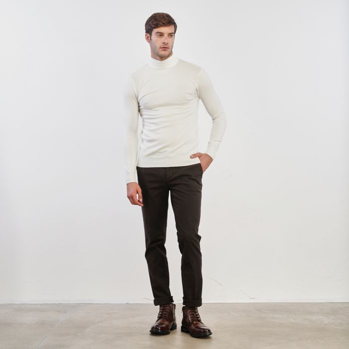 Pantaloni marroni con tasche