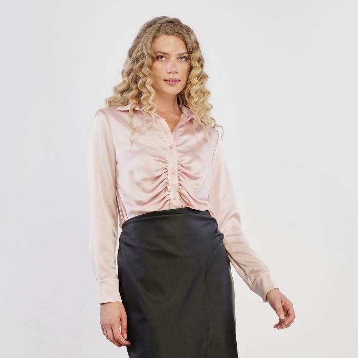 Camicia rosa effetto satin con arricciatura