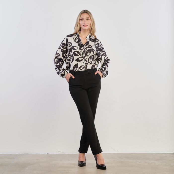 Pantaloni neri con tasche