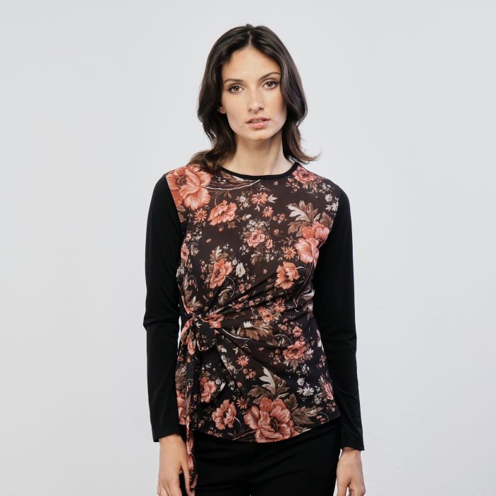 Maglia a fiori con maniche nere