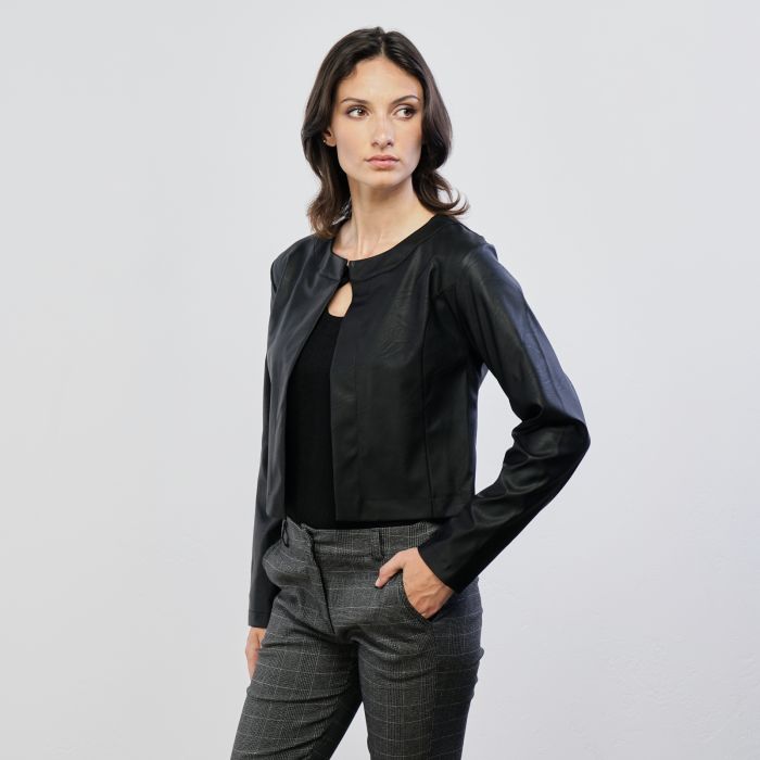 Giacca ecopelle nera con bottoncino