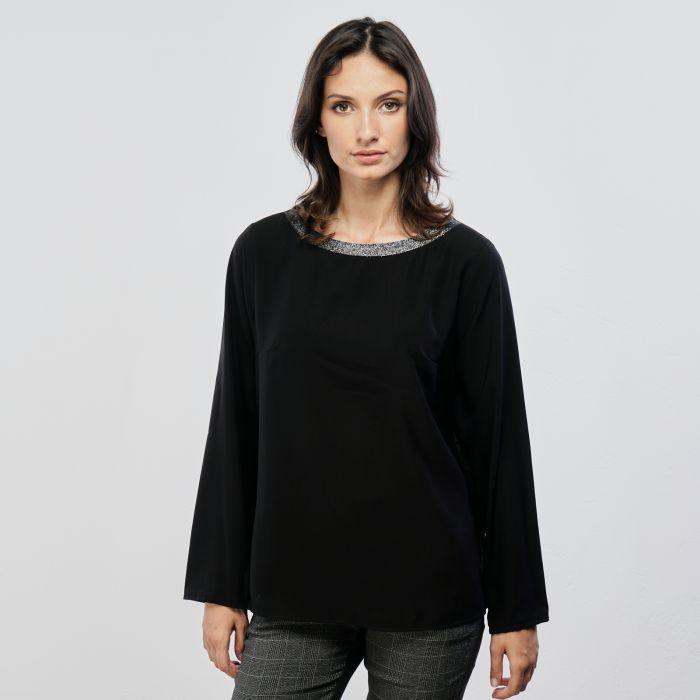 maglia nera con dettagli lurex