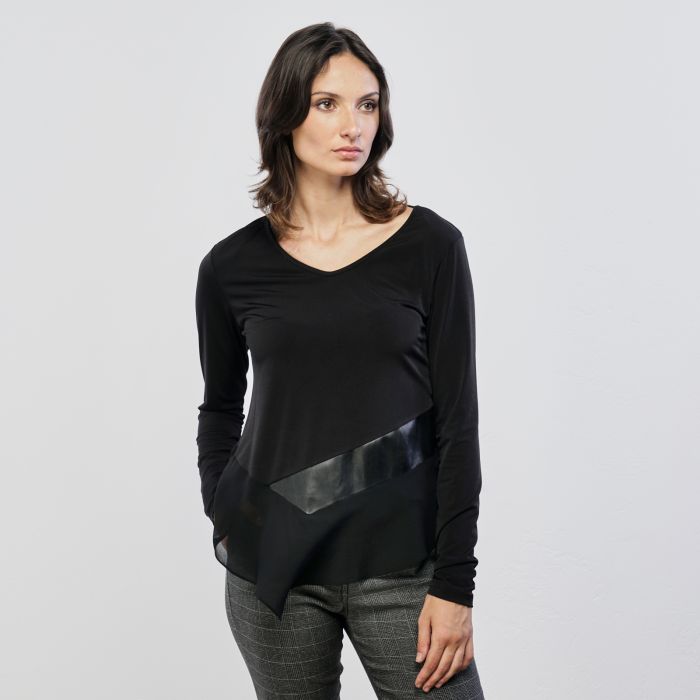 Blusa nera con settaglo ecopelle
