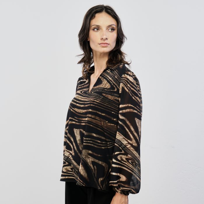 Blusa animalier con scollo a V