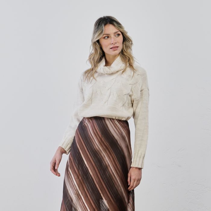 Maglione panna con trecce e collo morbido