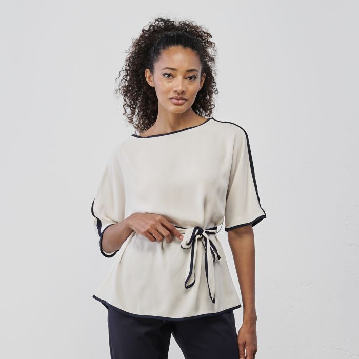 Blusa panna da donna con fusciacca e bordini a contrasto