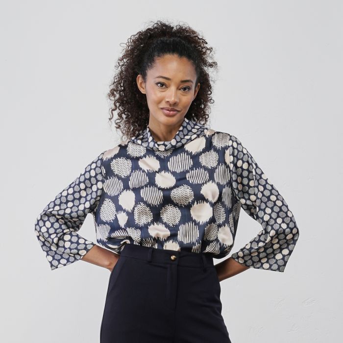 Camicia blu da donna in stampa geometrica