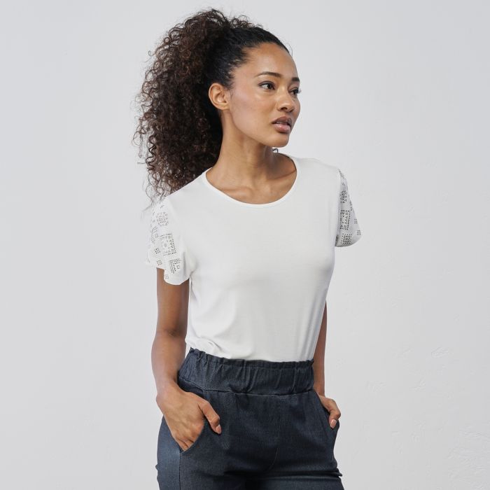 T-shirt bianca da donna con maniche corte e dettaglio strass