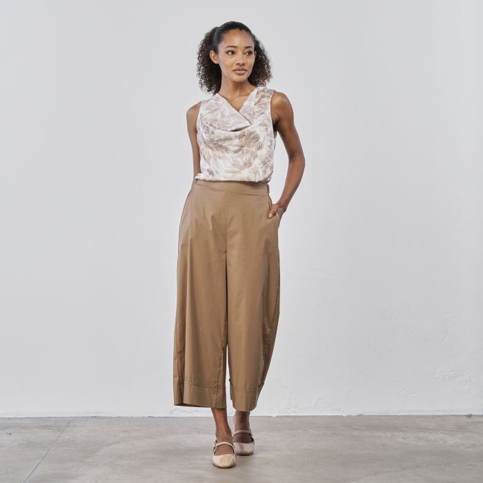 Pantaloni cropped beige da donna con tasche