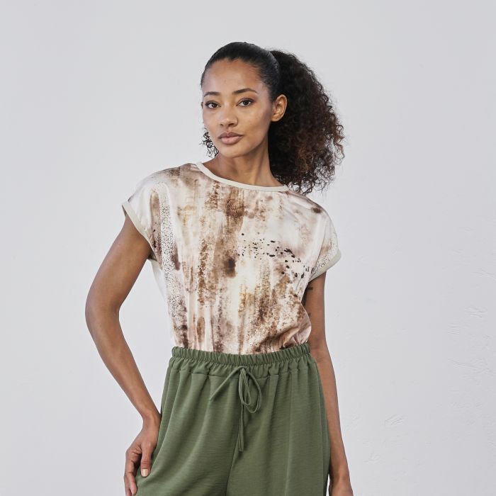 T-shirt beige da donna con maniche corte e stampa effetto acquerello