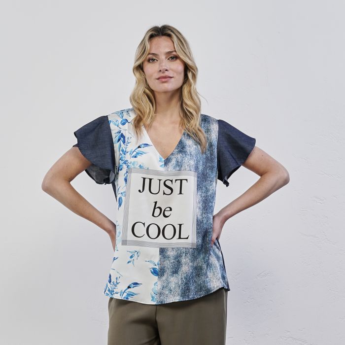 T-shirt blu da donna con maniche corte e scritta