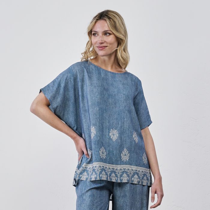 Blusa morbida azzurra da donna con ricami