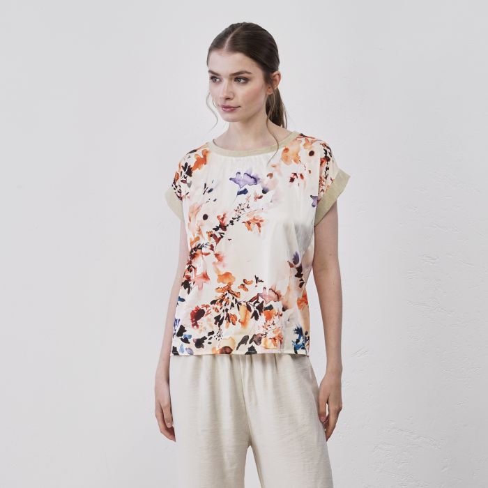 T-shirt beige da donna con maniche corte e stampa floreale