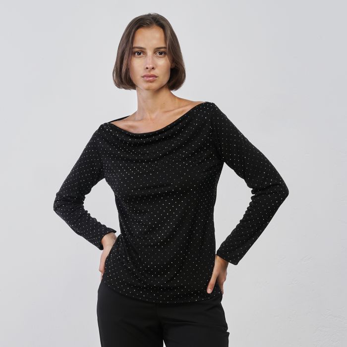 Maglia nera da donna con scollo morbido e strass