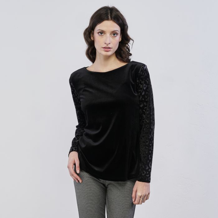 Maglia nera da donna in velluto con dettaglio animalier sulle maniche