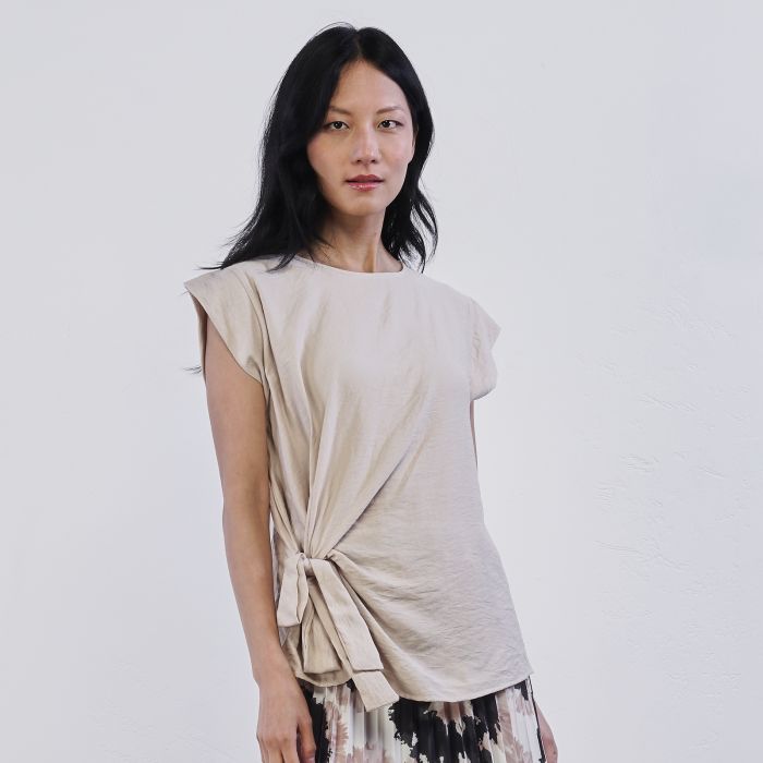 Blusa beige Alesya da donna con fiocco laterale