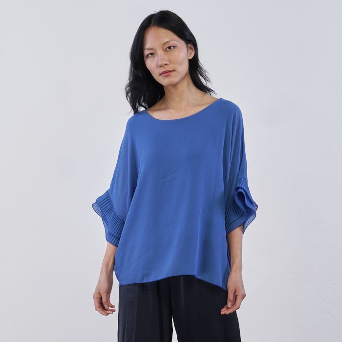 Blusa azzurra ampia Alesya da donna con inserti plissè