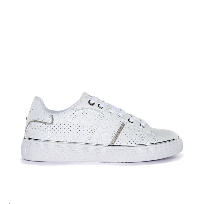 Sneakers bianche traforate con dettaglio cuori laterali