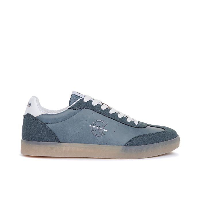 Sneakers azzurre con logo laterale e inserti a contrasto