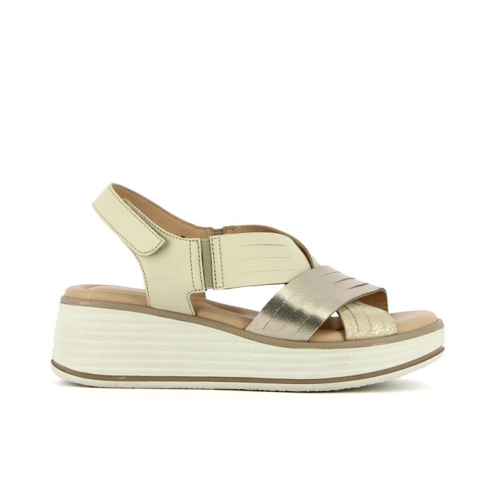 Sandali beige in pelle con platform