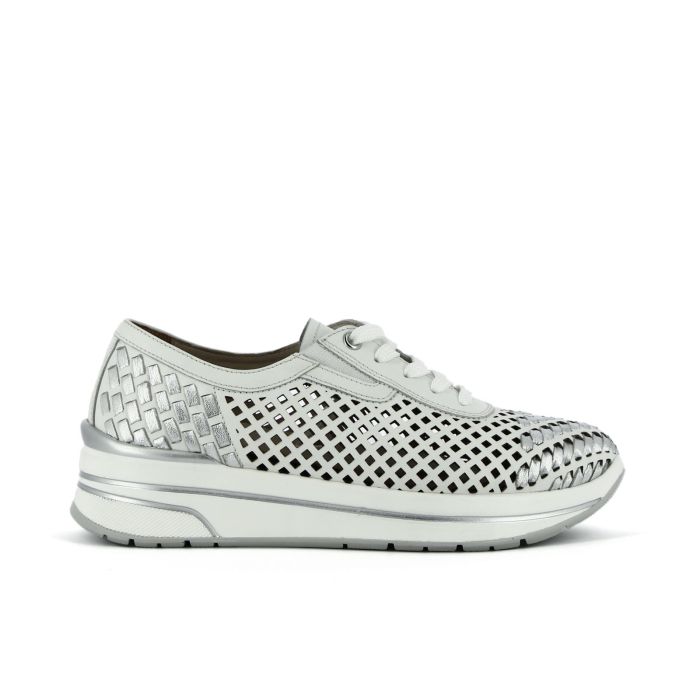 Sneakers bianche traforate con dettaglio intrecciato