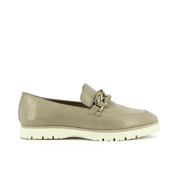 Mocassini casual beige in pelle con stampa laminata animalier e catena