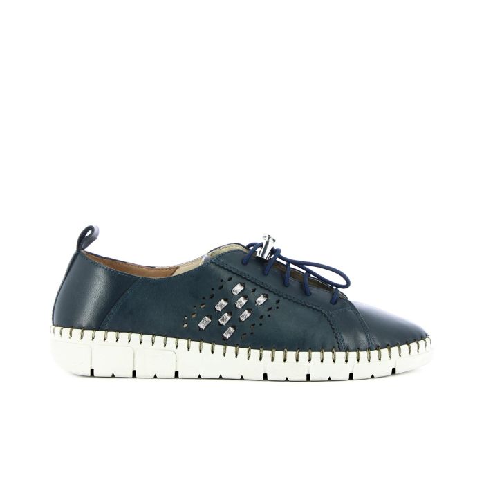 Sneakers blu con cuciture e dettagio traforato
