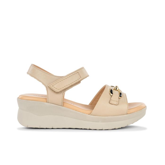 Sandali in pelle beige con zeppa da donna