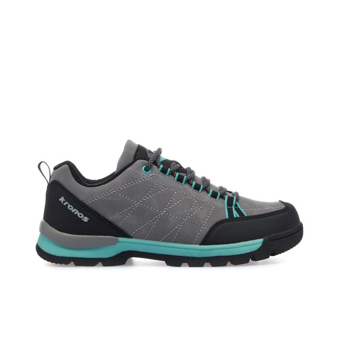 Sneakers grigie da trekking con lacci