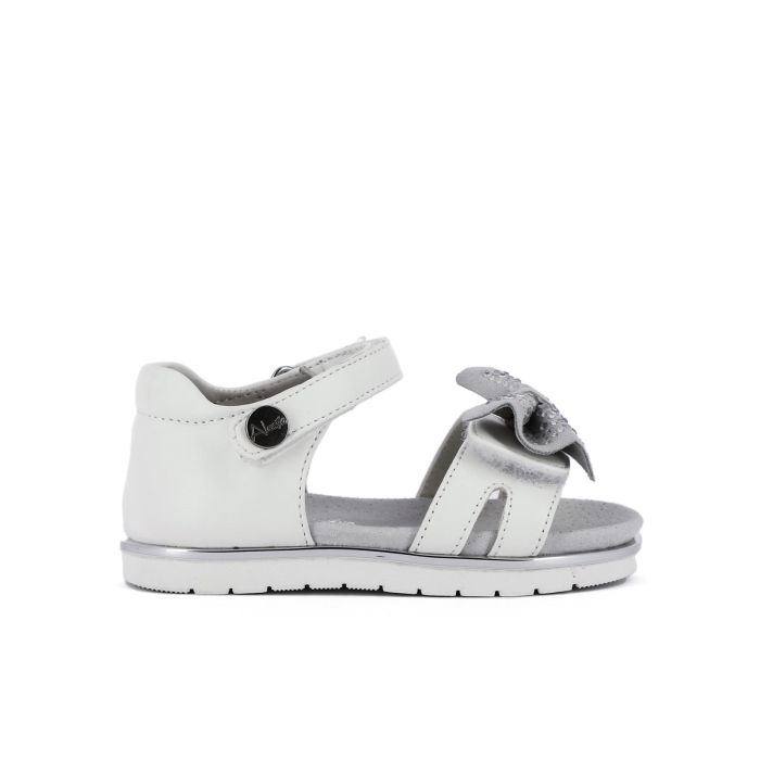 Sandali da bimba bianchi con strappo e fiocco con strass