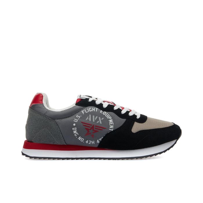 Sneakers nere e grigie con maxi logo