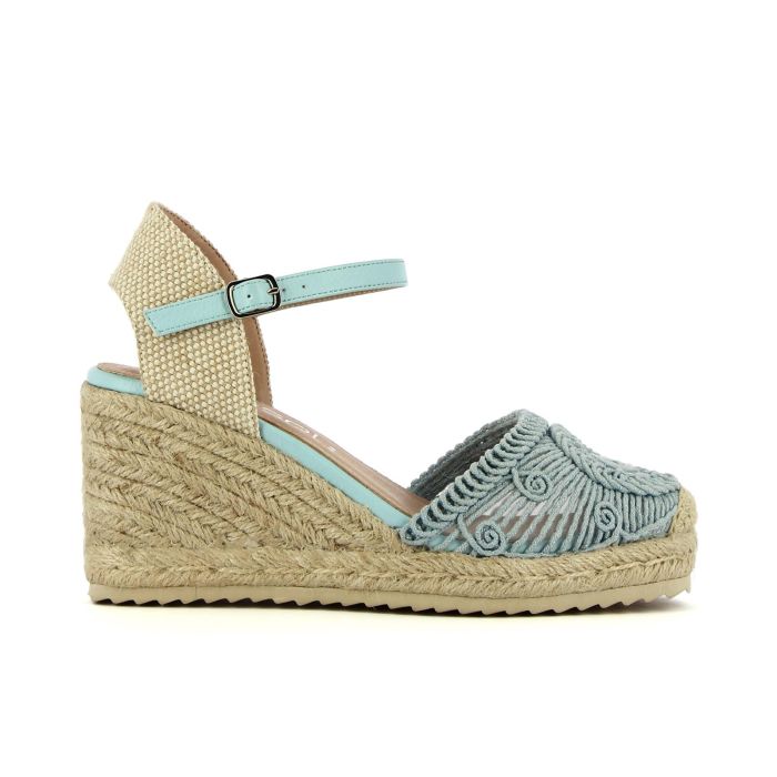 Sandali azzurri modello campesine con ricami e zeppa