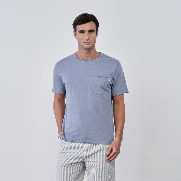 T-shirt azzurra da uomo in cotone con maniche corte e taschino