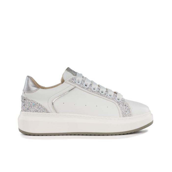 Sneakers bianche con dettagli glitter