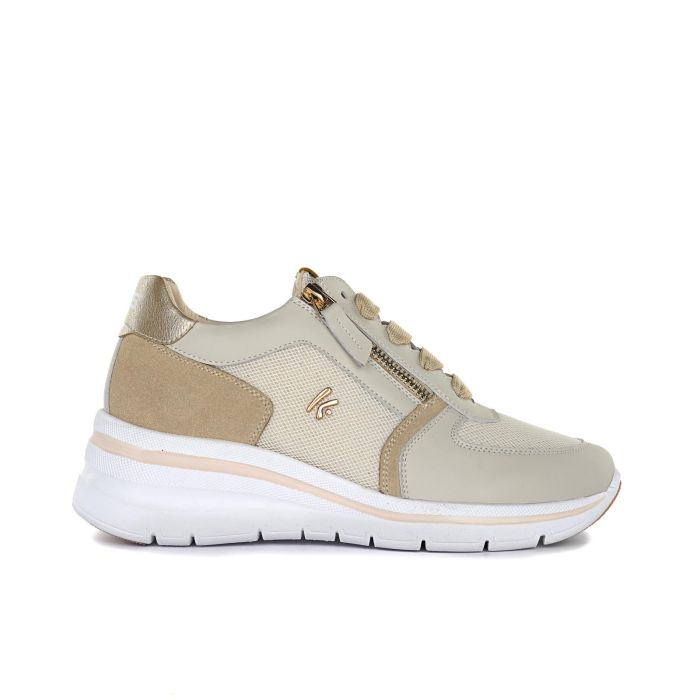 Sneakers beige con logo laterale e suola zeppa