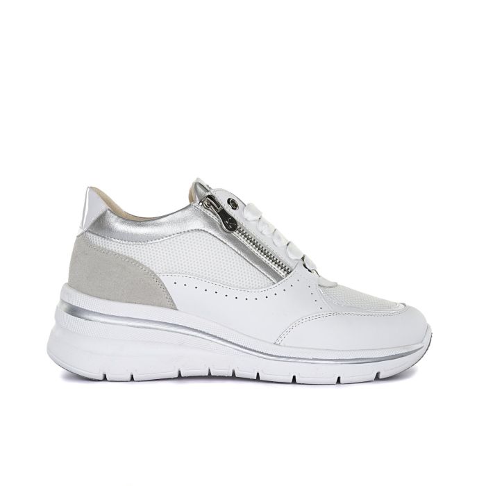 Sneakers bianche con logo laterale e suola zeppa