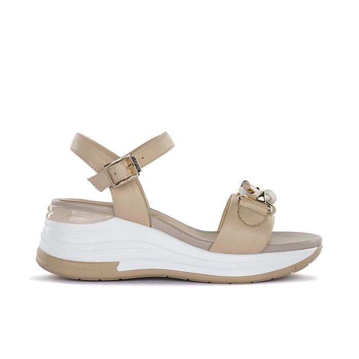 Sandali beige da donna con suola platform e dettaglio catena