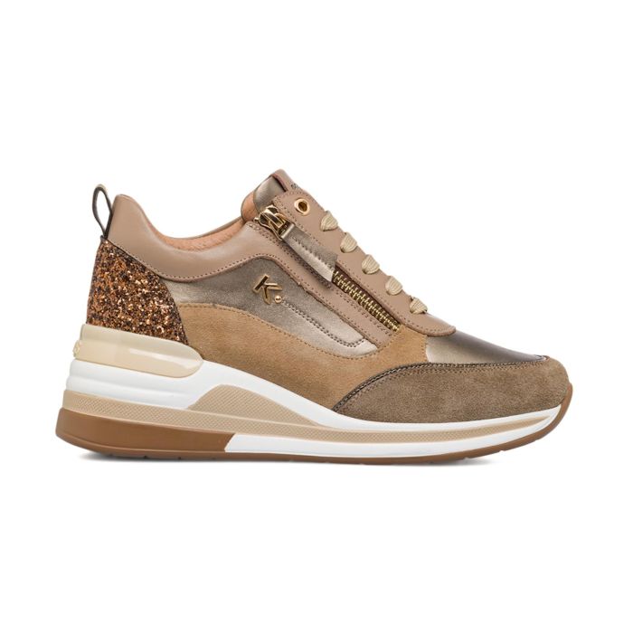 Sneakers beige da donna con suola zeppa e logo laterale