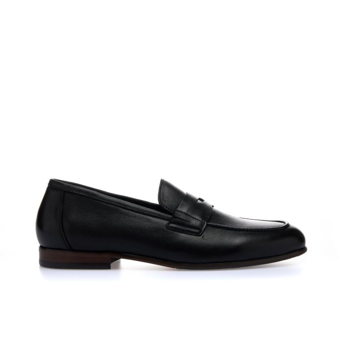 Mocassini neri in pelle eleganti