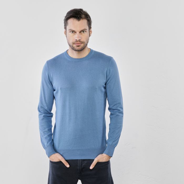 Maglioncino leggero azzuro con scollo tondo