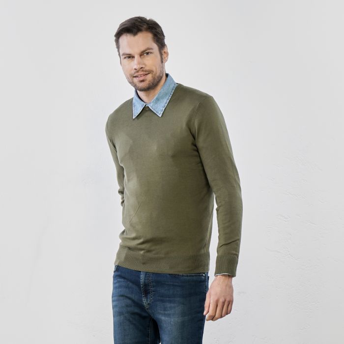 Maglioncino leggero verde con scollo tondo