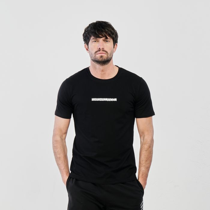 T-shirt nera con maniche corte e logo