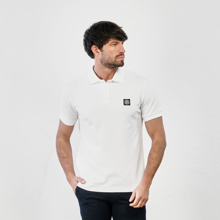 Polo bianca con maniche corte e stemma