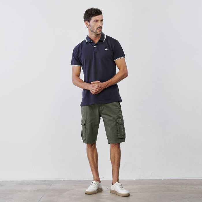 Bermuda verde da uomo con tasche in misto cotone