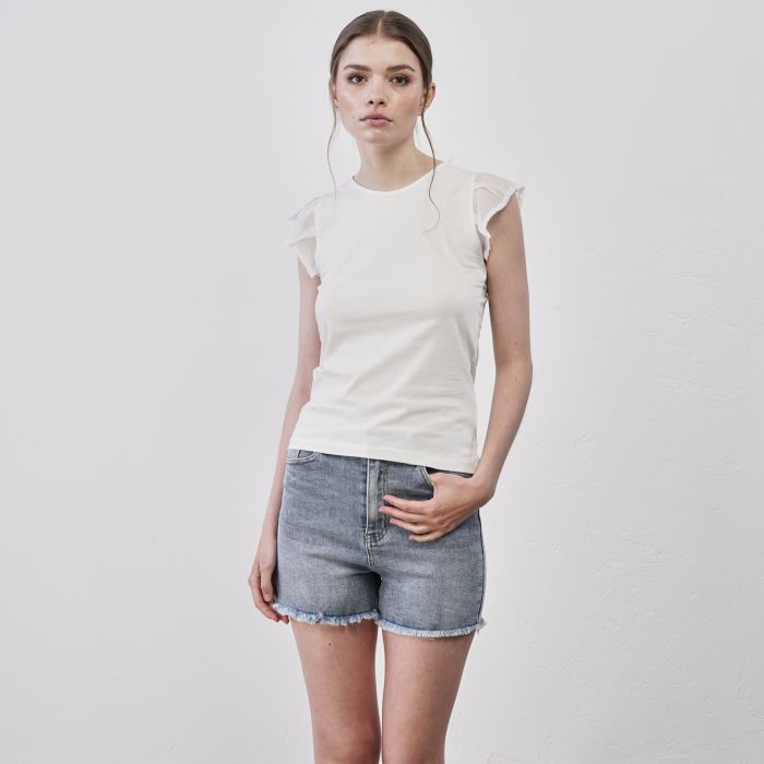 Shorts azzurri in denim con tasche e orlo sfrangiato