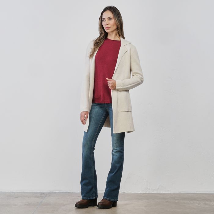 Giacca beige leggera da donna in maglia con tasche